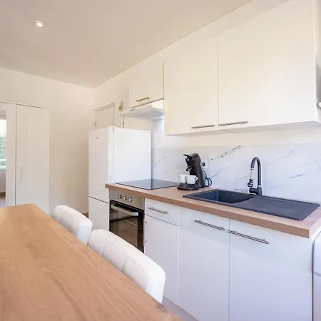 Bord De Mer, Entierement Equipe * Bormes-les-Mimosas