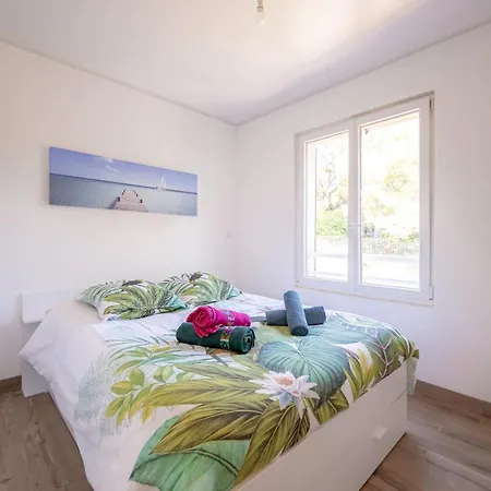 Bord De Mer, Entierement Equipe Apartment